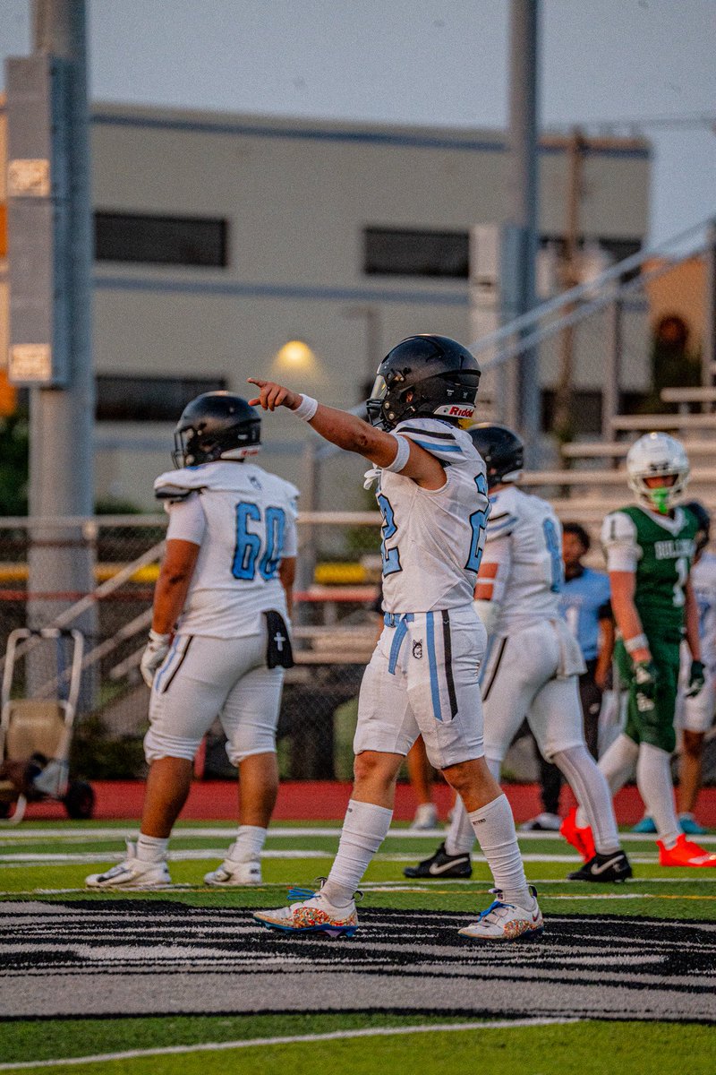 leo_guti150's tweet image. Happy National Be a Good Teammate Day! It's all about leading by example. A true teammate steps up for what's right, even when it's tough. @coachlanceloya
@Hagerty_FB @1CoachQ @OleCoachMac @doccoop22 @CoachLewis8 @markatc13
@bighitslive @HitStick_4
@jacob_enns @_RecruitDirect_…