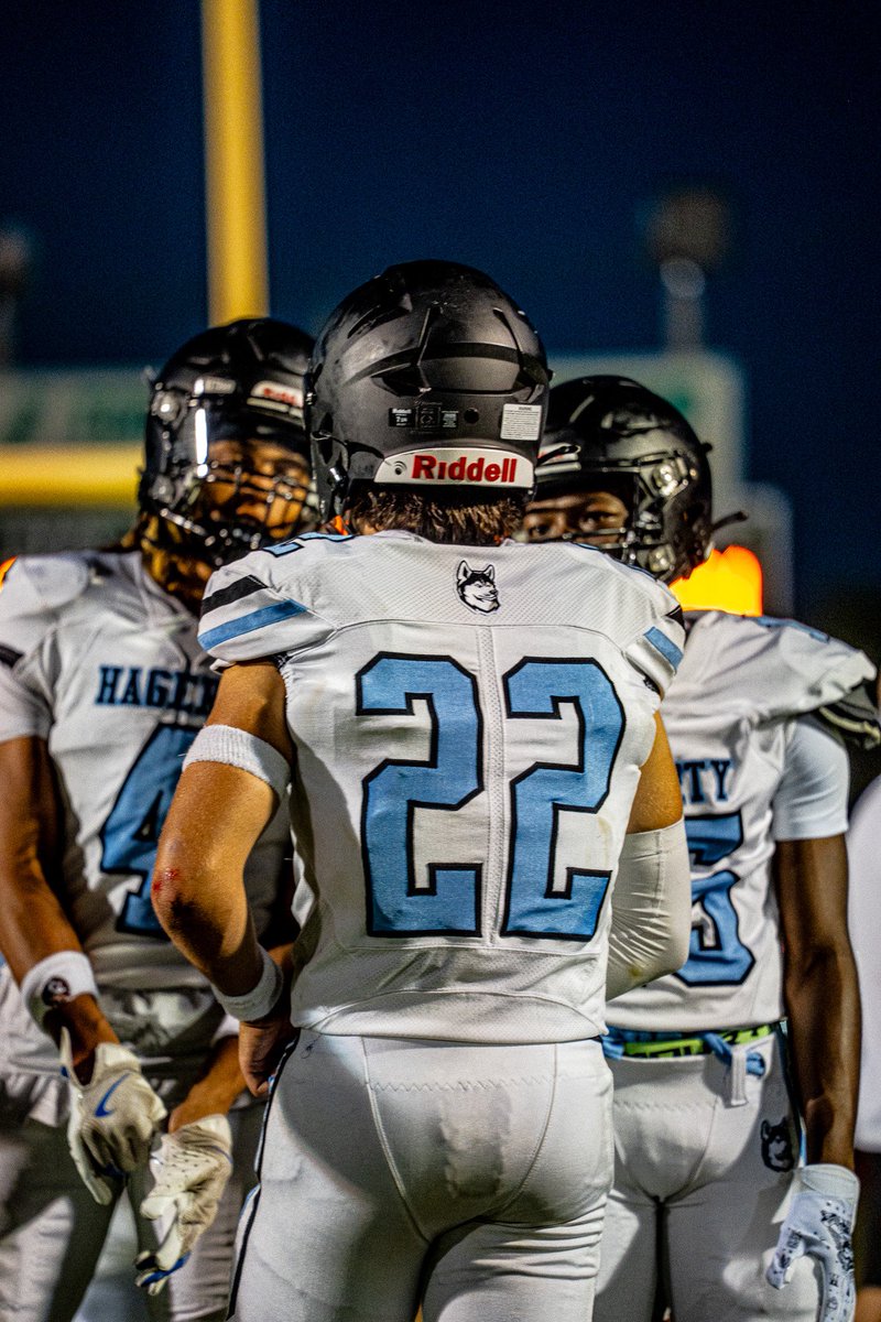 leo_guti150's tweet image. Happy National Be a Good Teammate Day! It's all about leading by example. A true teammate steps up for what's right, even when it's tough. @coachlanceloya
@Hagerty_FB @1CoachQ @OleCoachMac @doccoop22 @CoachLewis8 @markatc13
@bighitslive @HitStick_4
@jacob_enns @_RecruitDirect_…