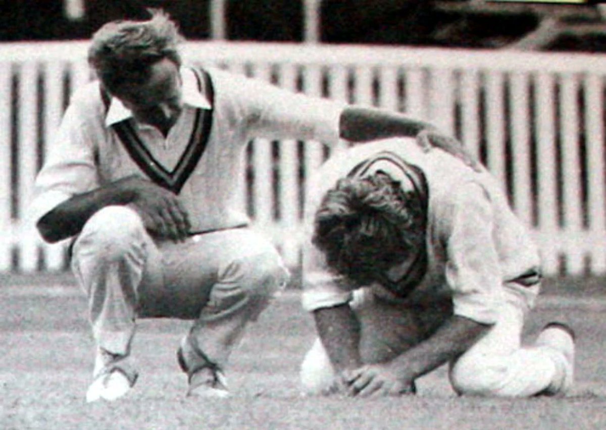 nimishdubey's tweet image. One of the most moving pictures in cricket.
Derek Underwood tries to console a distraught Peter Lever at Auckland in 1975. Lever had almost killed New Zealand's Ewan Chatfield. Bernard Thomas, the English physio, rushed on to the pitch to save Chatfield!