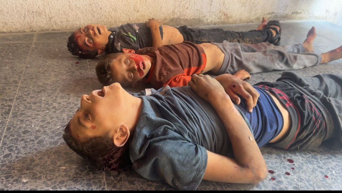 MosabAbuToha's tweet image. An air strike in Zaitoon neighborhood in Gaza City kills five people, three of them were children.