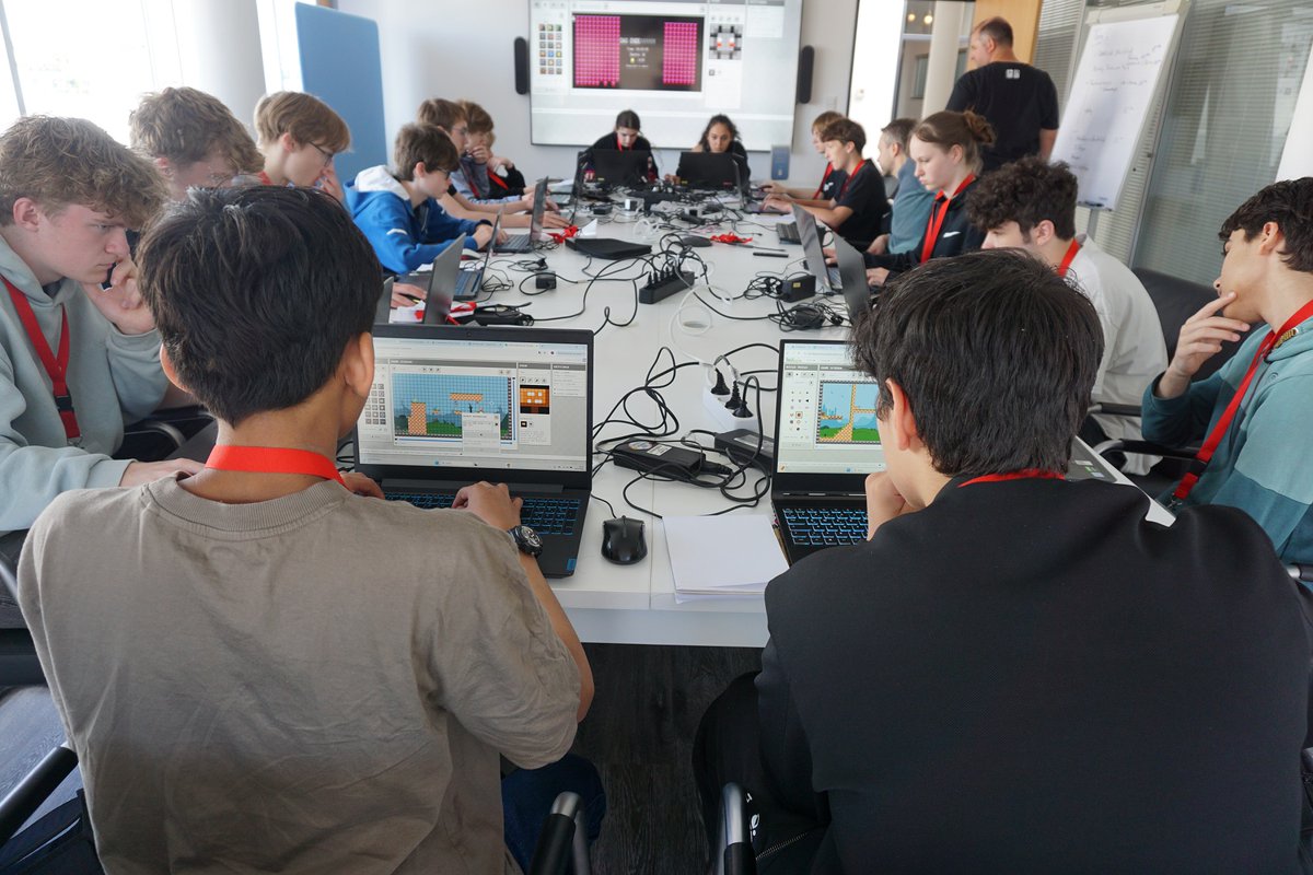 GamesMarkt's tweet image. Sixteen ninth-grade school pupils in Hamburg gained an insight into game development at InnoGames, Fishlabs and Playa Games during the 'Schulpraktikum Games' programme. Next year, the programme will continue. @gamecityHamburg
gamesmarket.global/business/encou…
