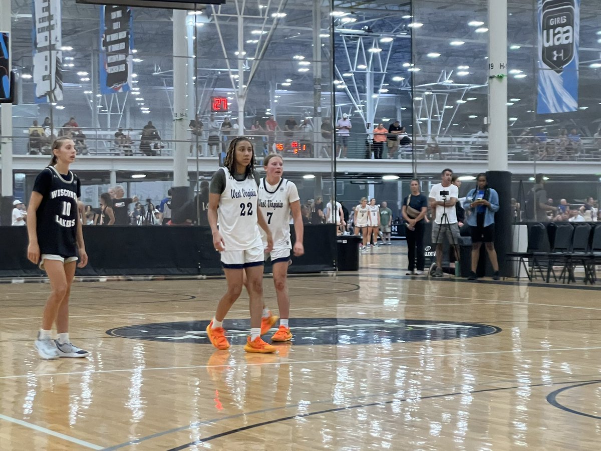 VayMitchell35's tweet image. WVThunder 15U GUAA Riego Squad @WVaThunderRiego only lost 4 games all season! 💪🏽👏🏽 We went 14-2 on the @UANextGHoops circuit and placed 5th. Thank you to all the college coaches who came to check us out!

@LadyRedDevilsB1 
 @M14hoopsindy @BlueStar30s @PGHIndiana @JrAllStarBB