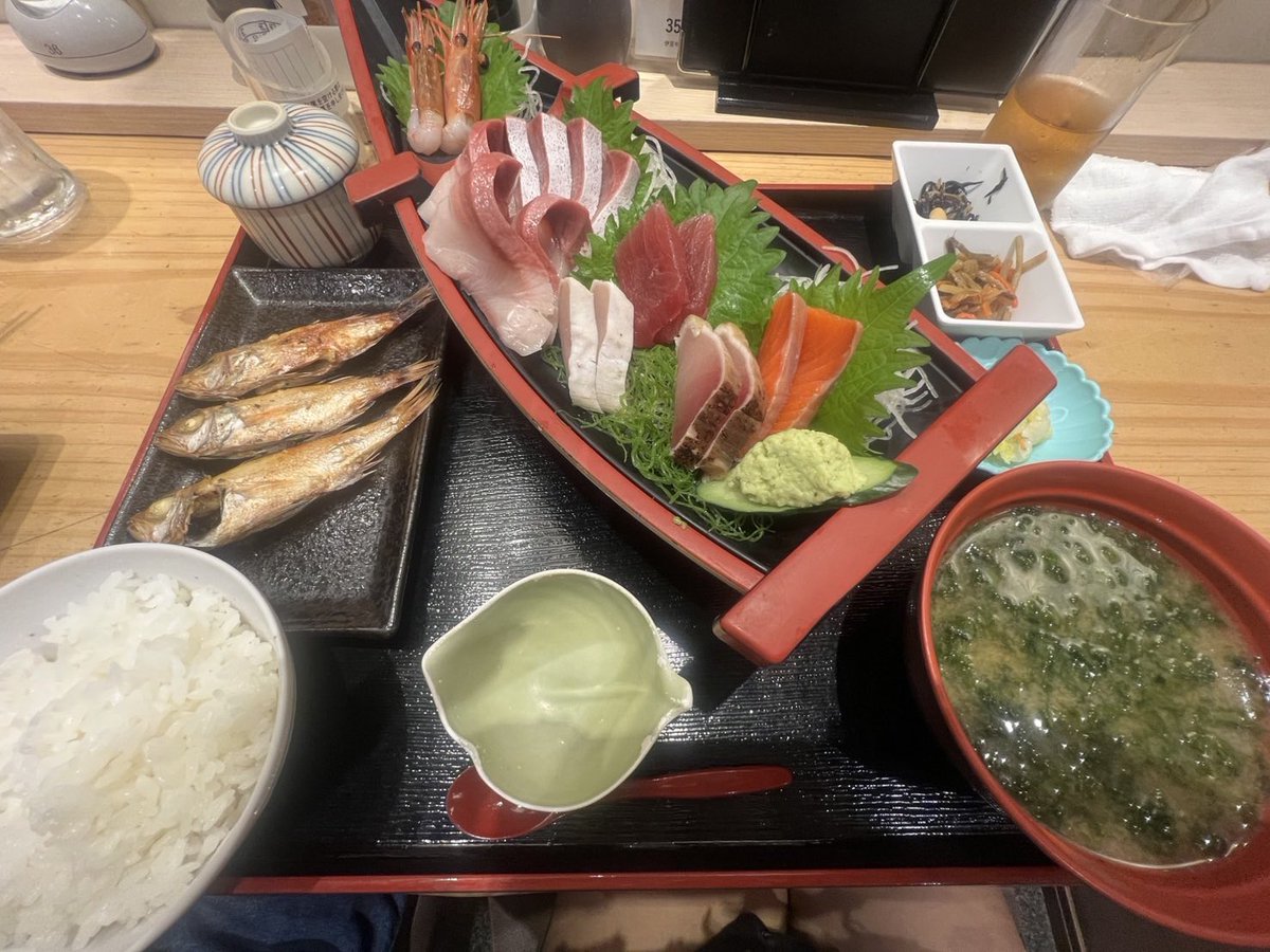 昨日は日帰りで熱海に行き、ハードなスケジュールで疲れた体を温泉でリフレッシュ！ケト中の食事もストレスなく楽しめました。金目鯛のソテーが優勝！天気が良くて最高だった😊
今日はお昼まで寝過ごして筋トレできず残念🥲 明日は夜勤明けでしっかりトレーニングする予定です！