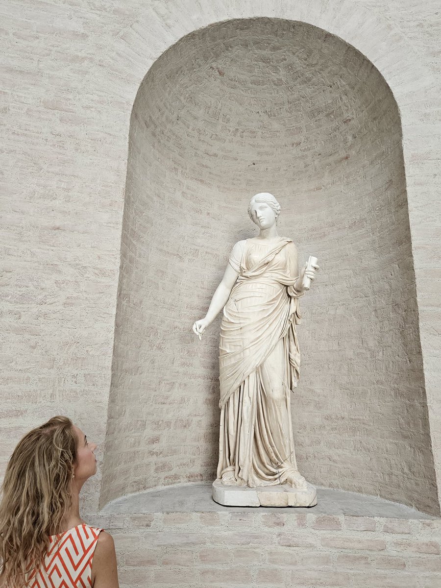 MercedesGarcaM8's tweet image. Más o menos venía preparada para la y alegre y colorista belleza de #Múnich. Pero está #GlyptothekMünchen” tan hecha a la medida del hombre como el arte griego que guarda, me ha dejado tocada.