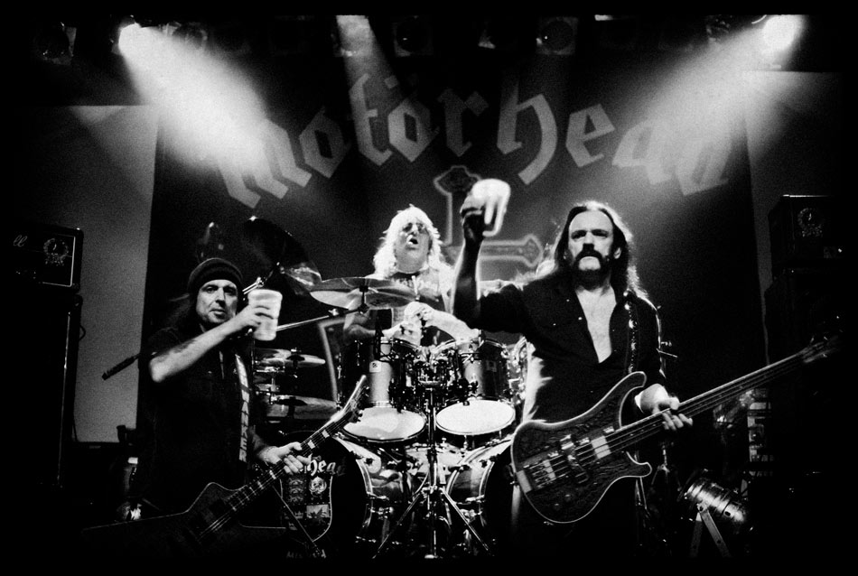 myMotorhead's tweet image. Cheers! It's almost the weekend. What's your drink of choice? 📷Pep Bonet #motorhead50 motorhead.lnk.to/ELF