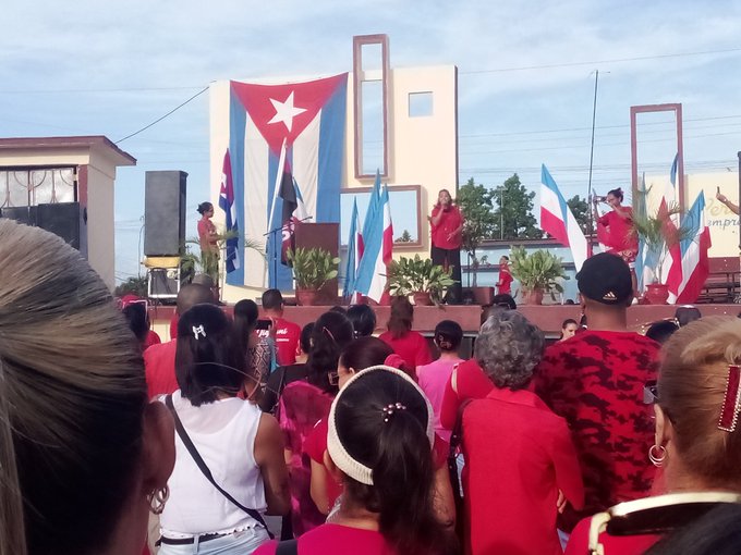 Desarrollado este 26 de julio acto municipal por el 72 Aniversario de los asaltos a los cuarteles Moncada y Carlos Manuel de Céspedes en #Jiguani #ProvinciaGranma #Cuba
#CubaEstáFirme #CubaConmigoCuenta
#UnidosXCuba #LaLuchaNoHaCesado
#CubaViveEnSuHistoria #DePieYCombatiendo
