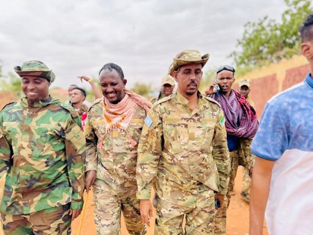 CirkaWSNews's tweet image. Breaking: Jubaland Defense Forces Capture Abandoned Helicopter Linked to Mogadishu Militias Backed by Egypt
The Jubaland Defense Forces have reportedly seized a helicopter left behind by Mogadishu-based USC militias following a retreat in southern Somalia. According to security…