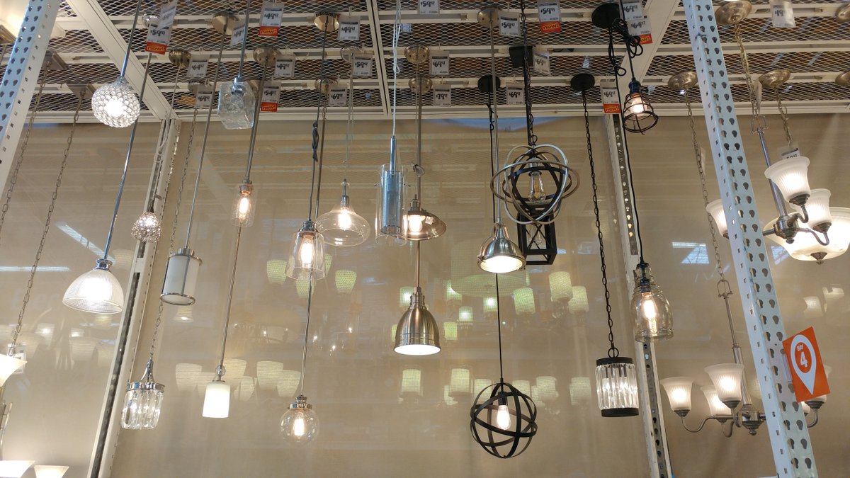 2GuysTake's tweet image. Picking lights for recent flip

🤔