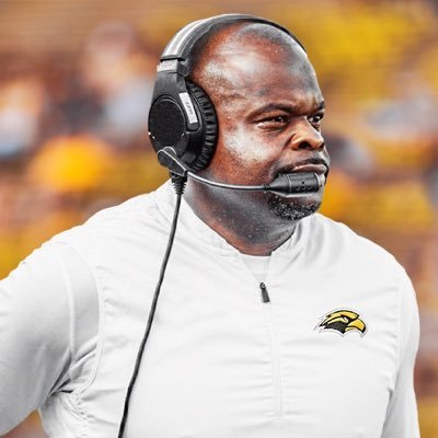MattStewartTV's tweet image. In NOLA for @SunBeltFB Media Days. Look forward to catching up with @SouthernMissFB @CoachHuff. Always great to talk with him. Plus Golden Eagles QB @SunBelt Offensive Player of the Year @braylon_braxton and LB @Jone5hristopher. Golden Eagles in our SBC Studio approximately…