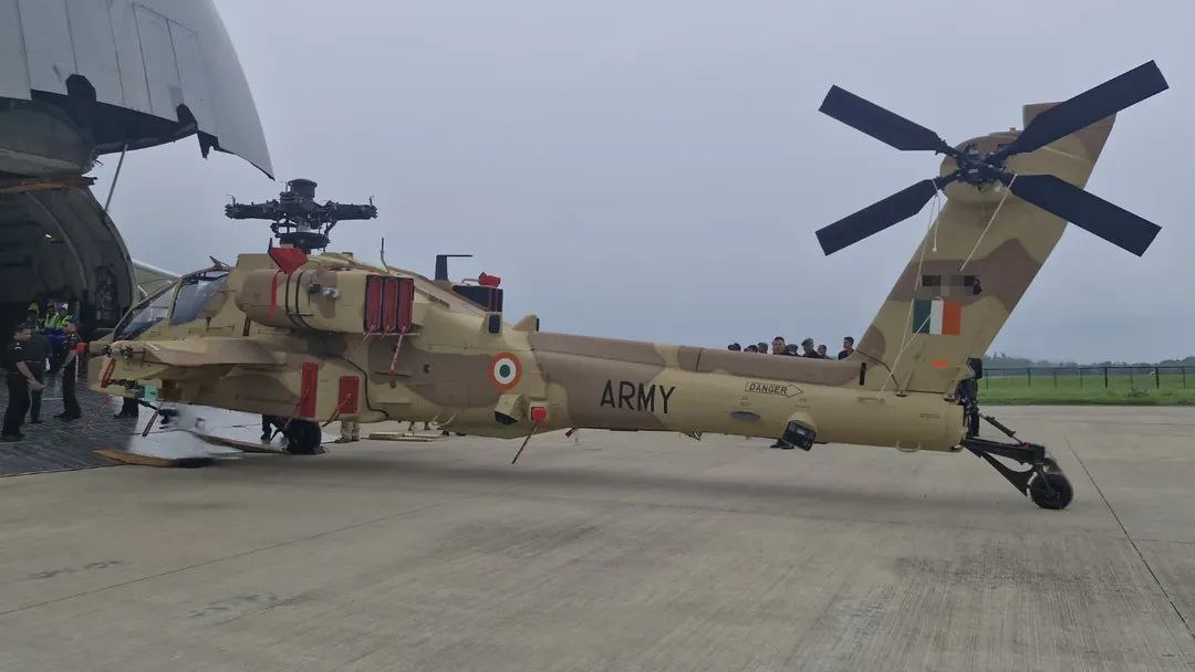 rjainjpr's tweet image. Jodhpur, Rajasthan: The first batch of Apache attack helicopters for the 🇮🇳Indian Army has arrived in India
#Rajasthan #Patrika