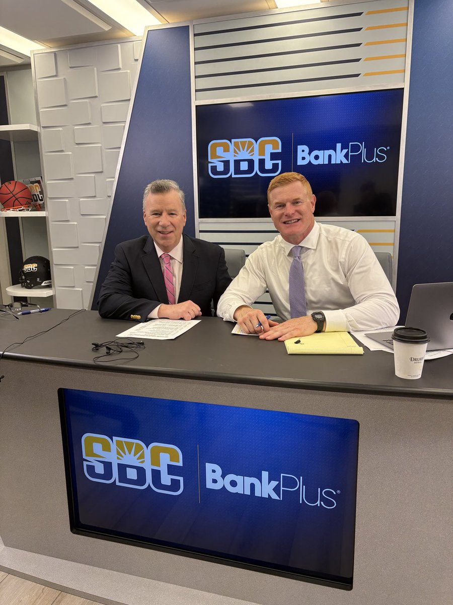 MattStewartTV's tweet image. In NOLA for @SunBeltFB Media Days. Look forward to catching up with @SouthernMissFB @CoachHuff. Always great to talk with him. Plus Golden Eagles QB @SunBelt Offensive Player of the Year @braylon_braxton and LB @Jone5hristopher. Golden Eagles in our SBC Studio approximately…