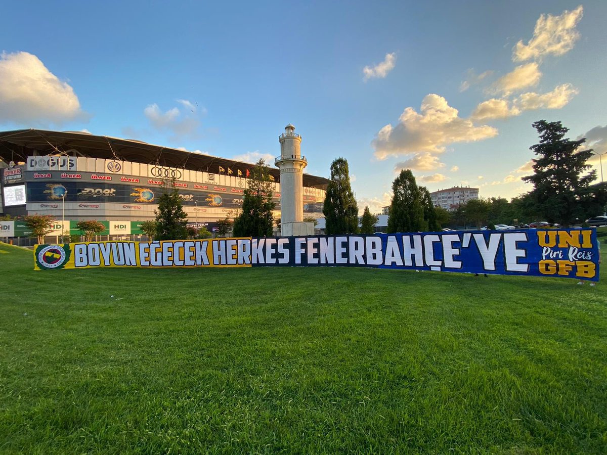 Sonunda mutlaka boyun eğecek herkes FENERBAHÇE’YE. ✊🏻

#FenerbahçeBirlikteGüçlü