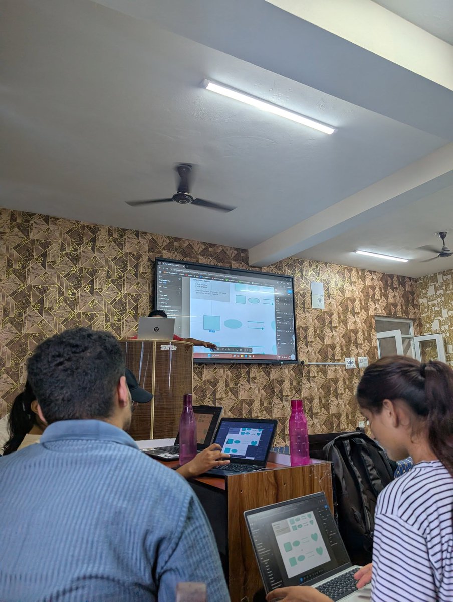 icecfwu's tweet photo. Successfully wrapped up Day 2 of Designing Bootcamp!
Participants got hands-on with Figma basics — tools, shape building, typography, colors, gradients, patterns, effects & exports.
Excited to see their creativity shine even more tomorrow!
#ICEC #DesignBootcamp #Figma https://t.co/HWNJGoAKy7