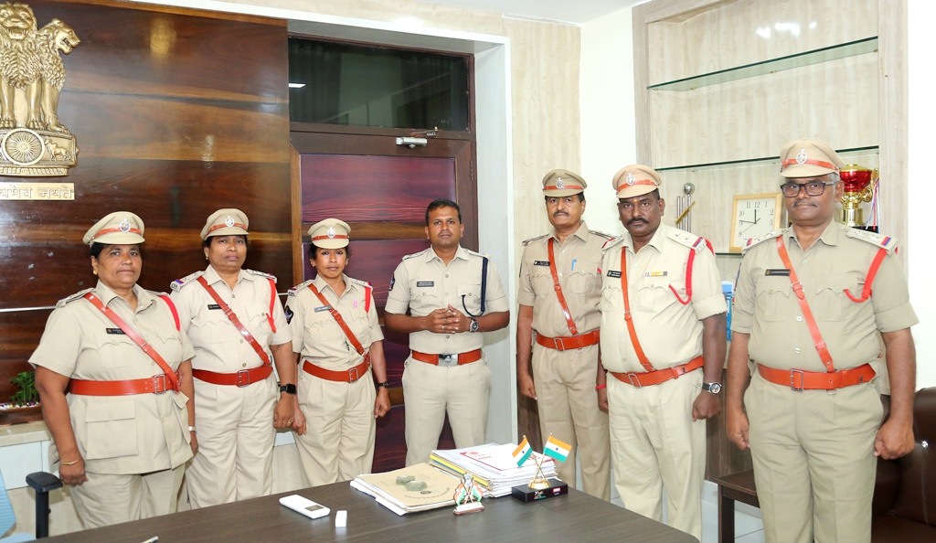 GUNTUR DISTRICT POLICE (@police_guntur) on Twitter photo //యువత ఉత్సాహం – సీనియర్ల అనుభవంతో సమన్వయం… పోలీస్ సేవలకు నూతన శక్తి.//
<a href="/APPOLICE100/">Andhra Pradesh Police</a>
<a href="/AndhraPradeshCM/">CMO Andhra Pradesh</a>
<a href="/APDeputyCMO/">Deputy CMO, Andhra Pradesh</a>
<a href="/Anitha_TDP/">Anitha Vangalapudi</a> //యువత ఉత్సాహం – సీనియర్ల అనుభవంతో సమన్వయం… పోలీస్ సేవలకు నూతన శక్తి.//
<a href="/APPOLICE100/">Andhra Pradesh Police</a>
<a href="/AndhraPradeshCM/">CMO Andhra Pradesh</a>
<a href="/APDeputyCMO/">Deputy CMO, Andhra Pradesh</a>
<a href="/Anitha_TDP/">Anitha Vangalapudi</a>