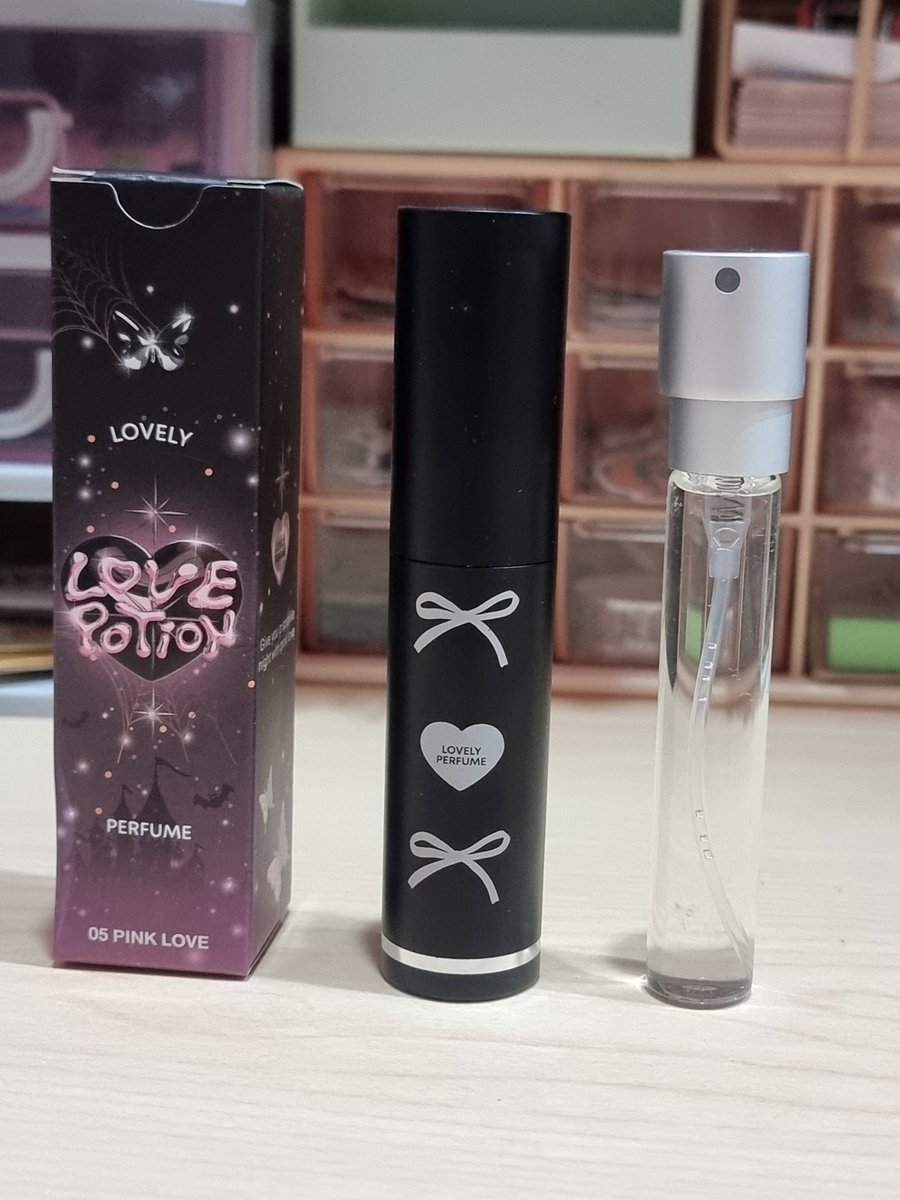 พร้อมส่ง ซื้อมาฉีดไม่เกิน 5 ครั้งค่ะ 
🎀  อันละ 100 บ.  🎀
ค่าส่งเหมา 35 บ.
สนใจสอบถามรายละเอียดเพิ่มเติมได้ค่ะ
#LovePotion #ส่งต่อเครื่องสำอาง #ส่งต่อน้ำหอม #ส่งต่อ #น้ําหอม #โละตู้ #เครื่องสำอางมือสอง #ส่งต่อสกินแคร์มือสอง  #ส่งต่อสกินแคร์