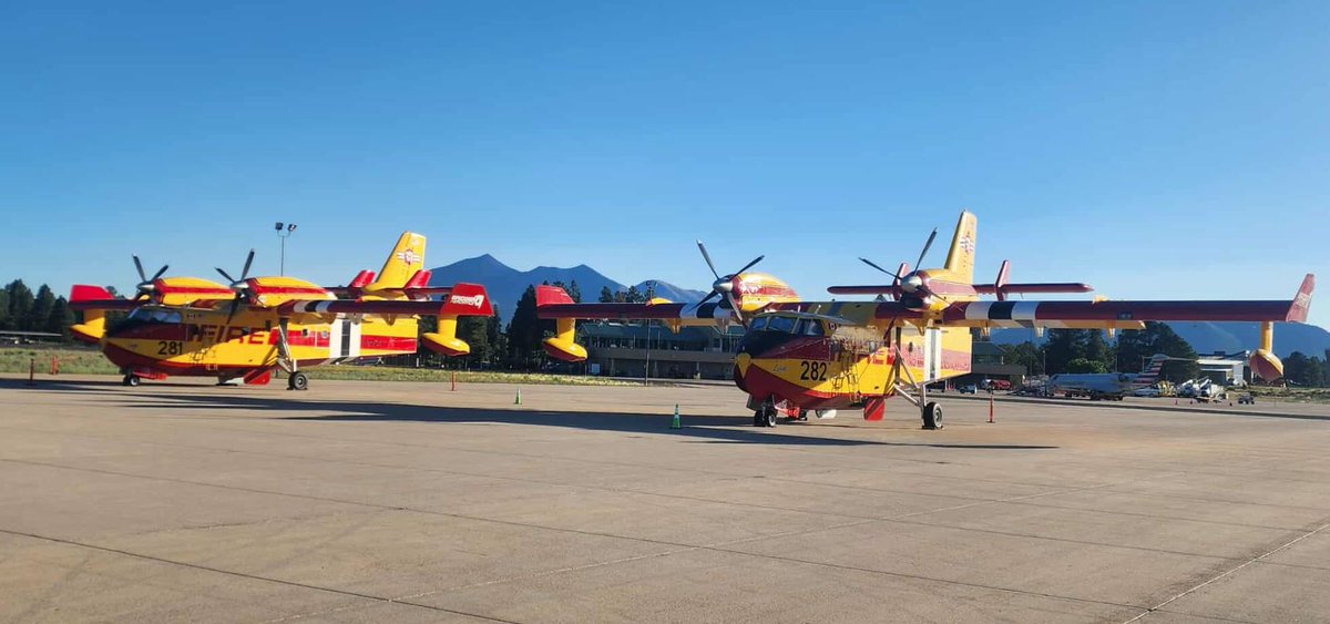FlyFlagstaffAZ's tweet image. 🔥✈️ ARFF and Flagstaff Fire crews received familiarization training on a CL 415EAF “Super Scooper” during a stop at FLG between fire assignments. This impressive aircraft is specially designed to scoop water from lakes and other bodies of water to help suppress wildland fires.