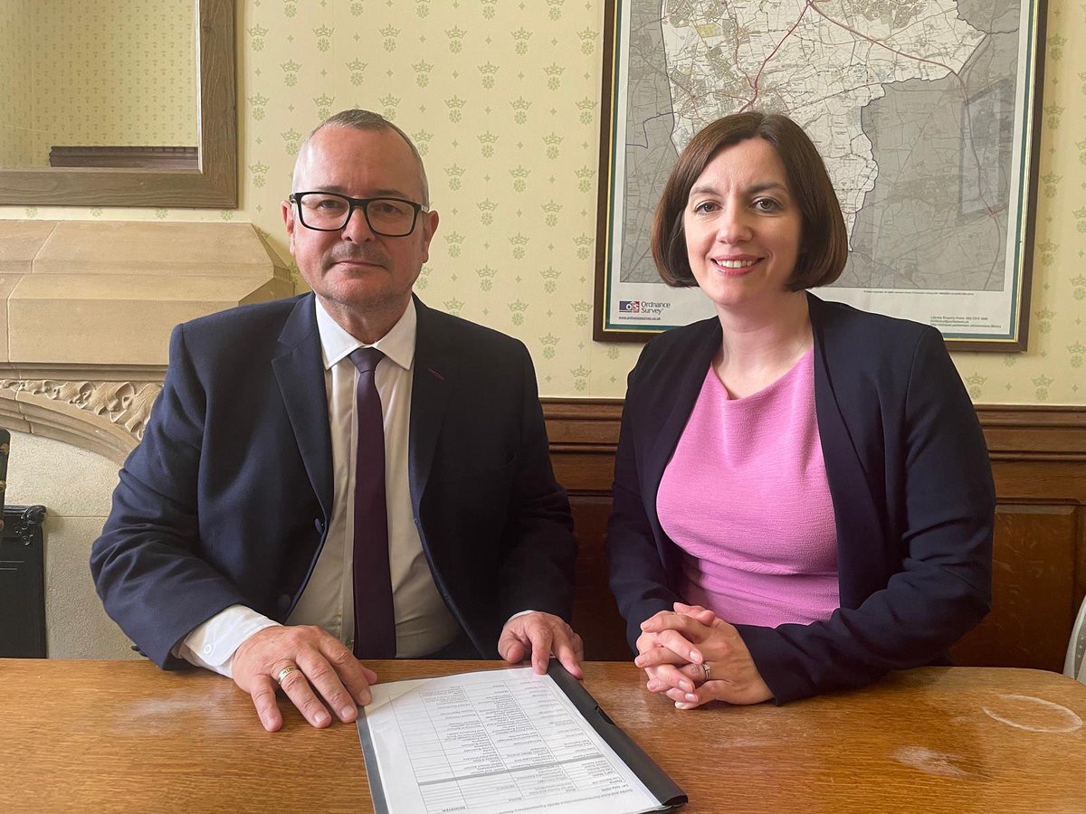 LeeBarronMP's tweet image. Last week I hosted the Corby and East Northamptonshire SEND Roundtable held in @UKParliament
Following the meeting I met with @bphillipsonMP to present our report of the day.