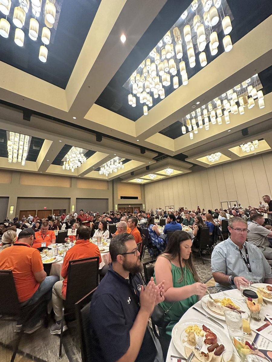 Empowering truths this morning by our speakers at the <a href="/TheFCATeam/">FCA</a> Coaches Breakfast! <a href="/THSCAcoaches/">THSCA</a>