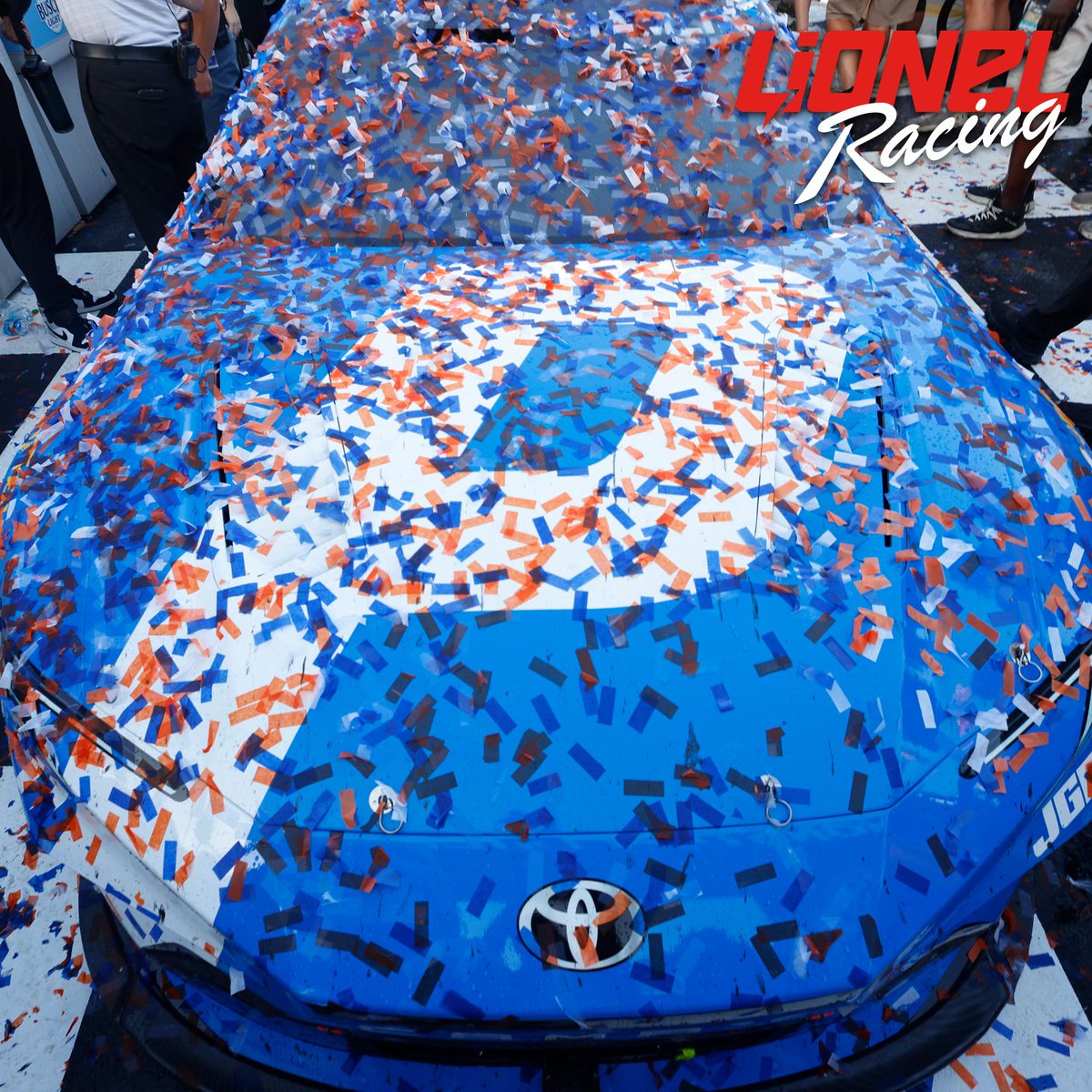 Lionel_Racing's tweet image. 𝐅𝐨𝐫 𝐘𝐨𝐮𝐫 𝐑𝐞𝐟𝐞𝐫𝐞𝐧𝐜𝐞: These images from the
@dennyhamlin 2025 Dover Cup win are some of the ones our artists will use to create the raced-win die-cast 🏁
➡️ bit.ly/RacedWins