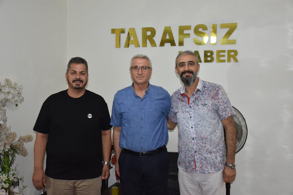 Batman İl Milli Eğitim Müdürü Sayın Yaşar Ciğer, Tarafsız Haber Gazete Büromuzu ziyaret ederek başsağlığı dileklerinde bulundu. Nazik ziyareti dolayısıyla Sayın Ciğer’e teşekkür ederiz.