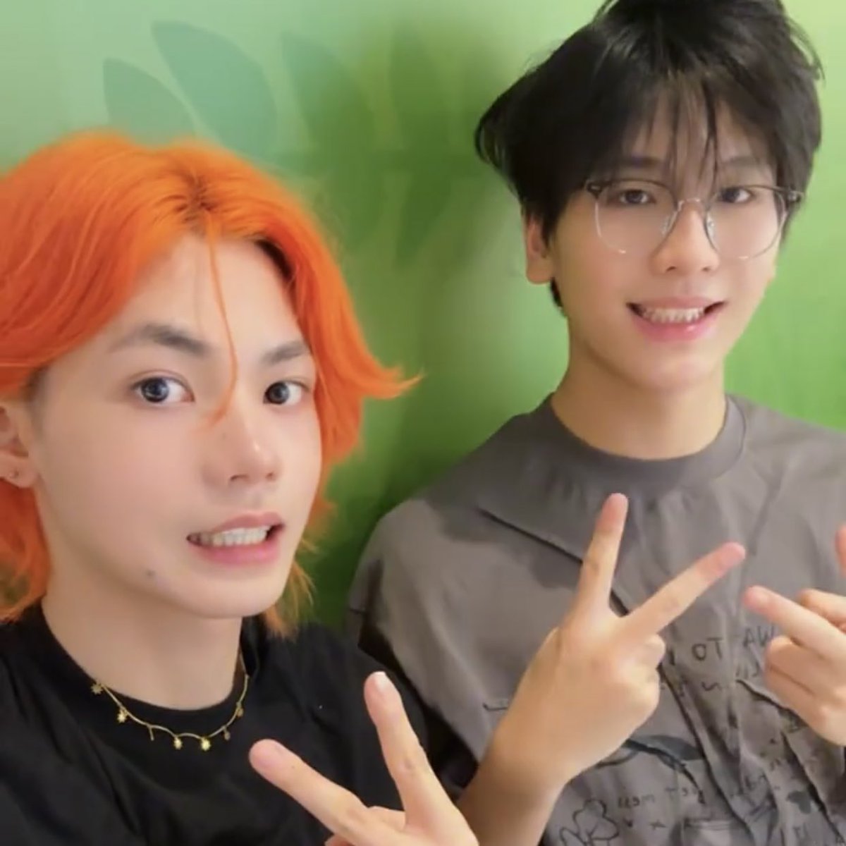 ละหัวไอ่ม๋ามันฟูมาก555555 ตลกอ่ะ 
เหมือนพี่หลินนางหิวแล้วไปลากไอ่โซ่ให้ลุกจากที่นอนแล้วออกมาหาข้าวกินด้วยกันอ่ะ 555555555555555555