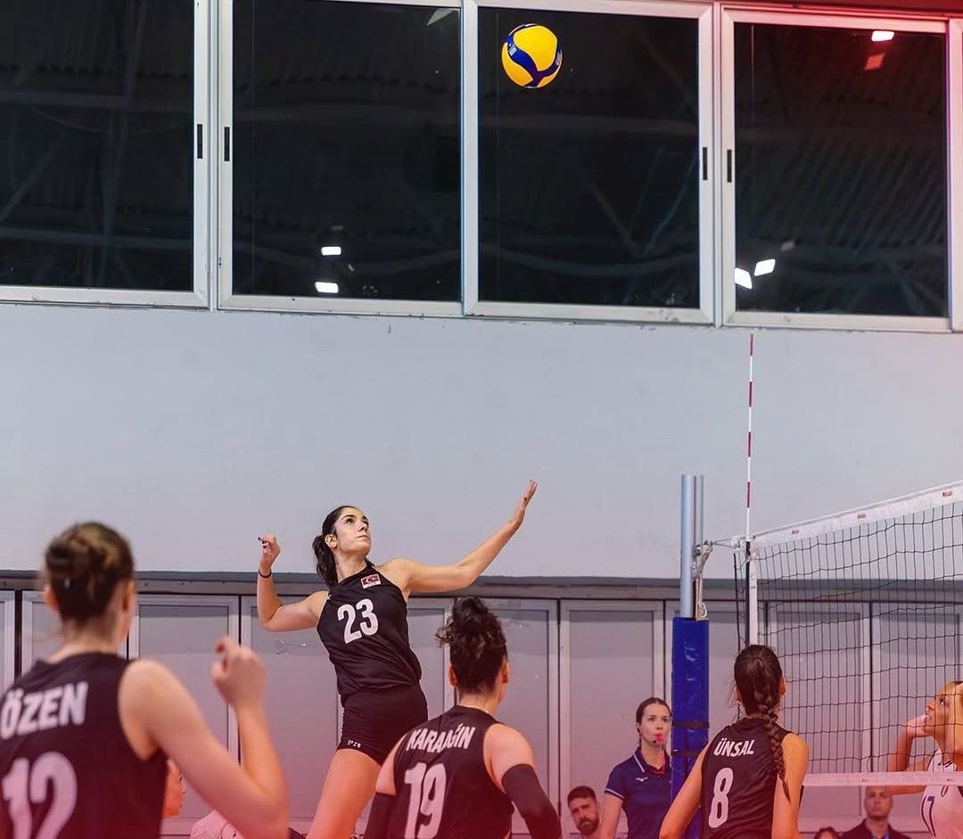 TVForgtr's tweet image. U18 Kız Milli Takımımız, İtalya'ya 3-1 Mağlup Oldu
⛓️t.ly/744Tp