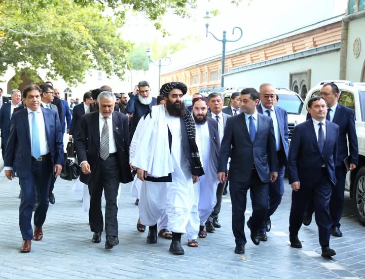 موږ د یو ازاد ملت په حیث، د خپلو معتقداتو سره سم د ژوند کولو حق لرو، موږ د متبادل احترام په فضاء کې له ټولو سره مثبتې اړيکې جوړول غواړو.
د ا.ا.ا. سیاسي رهبري د مؤثرو او قوي هیوادونو د اعتماد جلبولو امتحاني دوره د کامیابېدو په درشل کې ده او دا به ډېر نور نوي زېري له ځان سره ولري.