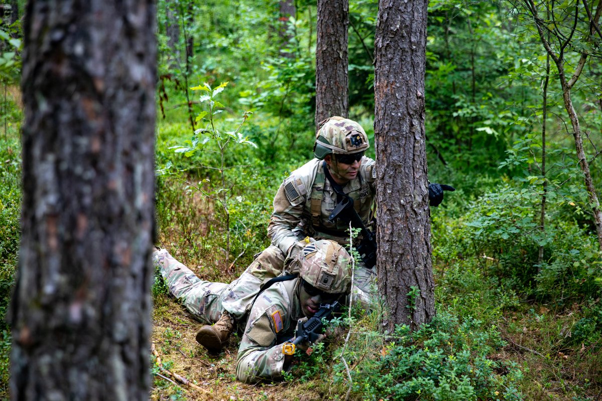 USArmyEURAF's tweet image. Skills sharp, focus locked! 🎯 U.S. Soldiers at the 7th Army NCOA mastering warrior tasks in Grafenwoehr, Germany. Building the next generation of squad & team leaders. 🔥 #ThisisUSAREURAF | #SwordOfFreedom | #StrongerTogether