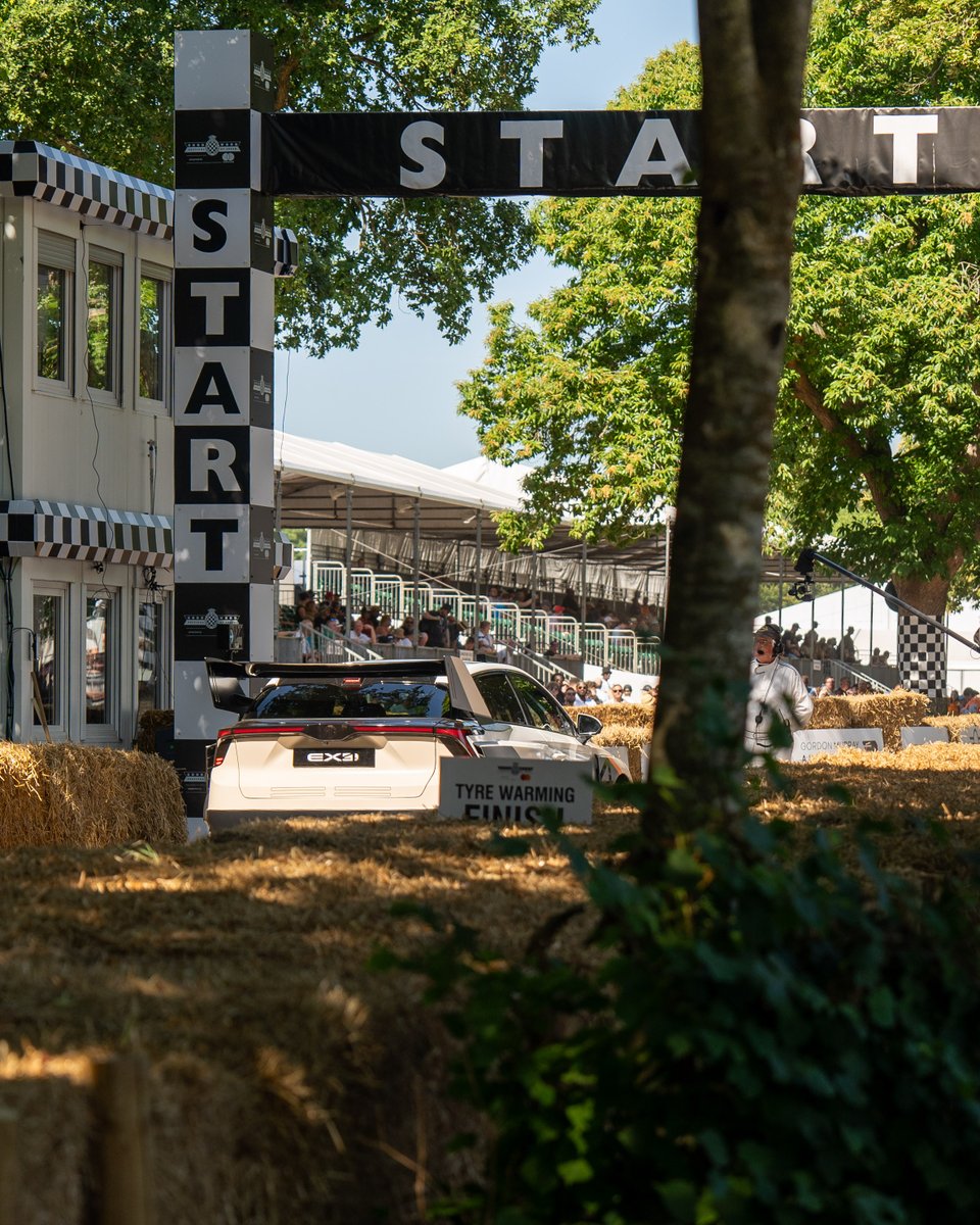 InvictaMotors's tweet image. MG is surging into the future @fosgoodwood with the EX4.
Would you dare take this beast for a spin?
#invicta_motors #mg #fos #fosgoodwood #goodwood #mgmotors #EX4 #MGEX4 #GoodwoodFestival #EVPerformance