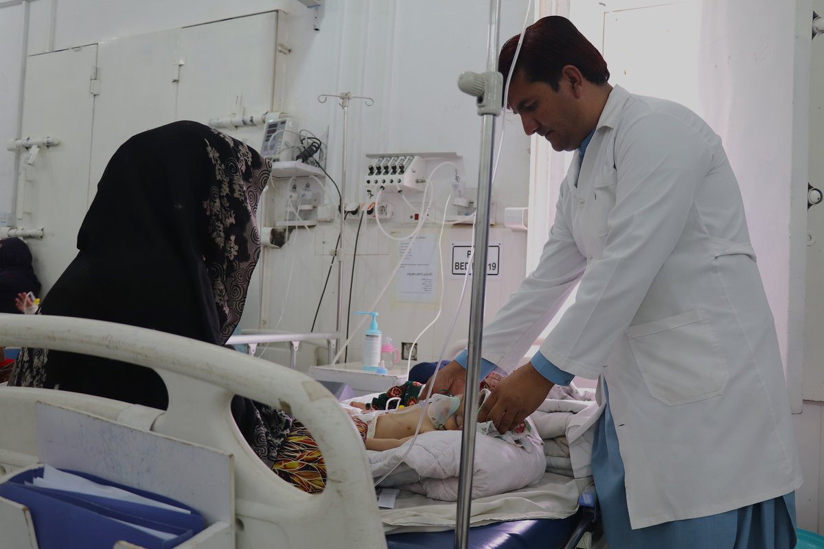 MSF_canada's tweet image. #Afghanistan: Over 13,700 children were seen in April at Boost hospital, the highest number since 2020. Families struggle to access care due to staffing gaps and facility closures.
Our teams continue to support health facilities, but more work is needed.
doctorswithoutborders.ca/afghanistan-pr…