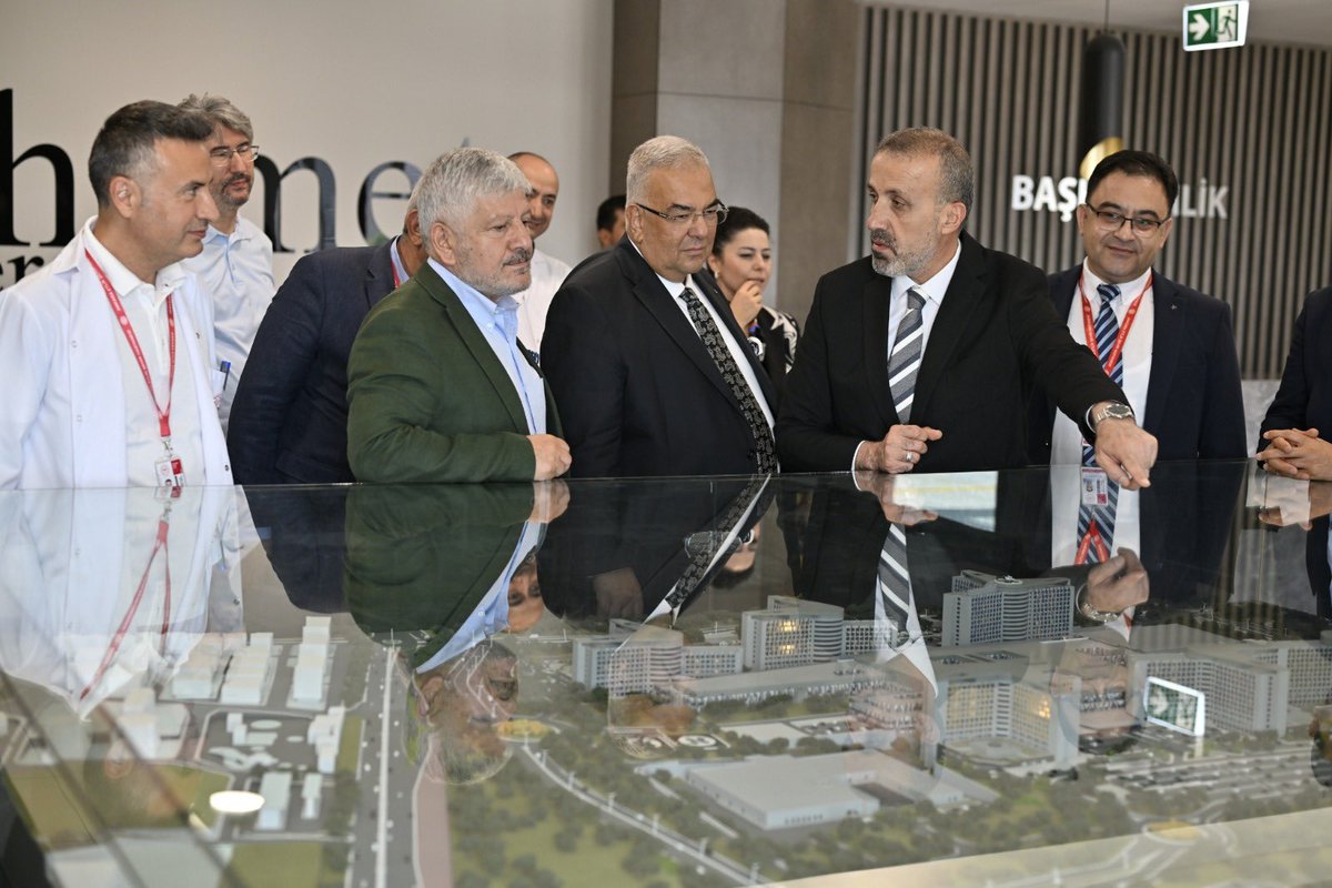 Sağlık Bilimleri Üniversitesi Rektörü Prof. Dr. Kemalettin Aydın, Rektör Yardımcıları Prof. Dr. Mustafa Gerek ve Prof. Dr. Mehmet Ali Gülçelik ile Rektör Danışmanı Uzm. Dr. Orhan Koç hastanemize ziyarette bulundular.