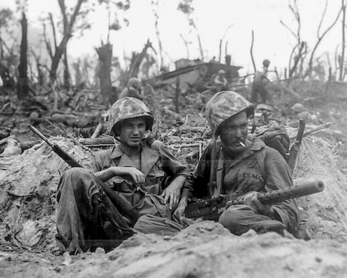 NationalVMM's tweet image. Two U.S. Marines entrenched in a shallow foxhole amid the island’s ravaged terrain during the Battle of Peleliu in World War II.
#historicalphoto #wwii #worldwarii #usmc #marines #semperfi