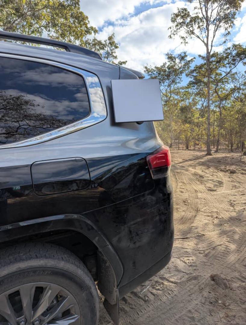 MaskingTanaka's tweet image. Internet so fast, we mounted it like a spoiler. 🏎️🛰️
Starlink Mini off-road. 🇿🇼