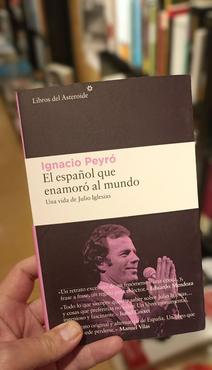 CervantesLib's tweet image. Peyró se acerca por primera vez a la cultura popular con un retrato biográfico de Julio Iglesias desde sus comienzos marcados por la enfermedad hasta la consagración en Europa y América
Más info 👉cervantes.com/libro/97884190…
📚 #CervantesRecomienda #Oviedo #Libros #Desde1921