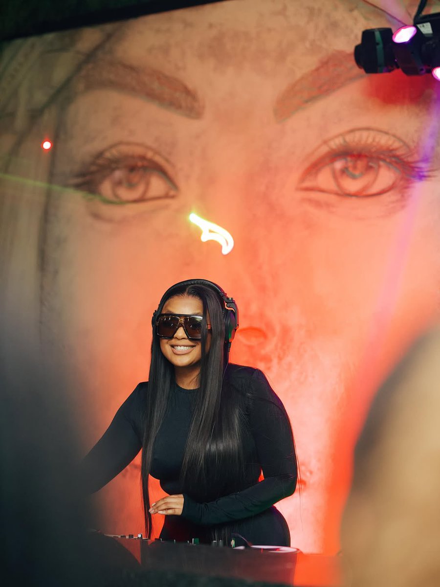 ICEKREAM_MAG's tweet image. Happy birthday @Leratokganyago 🎂