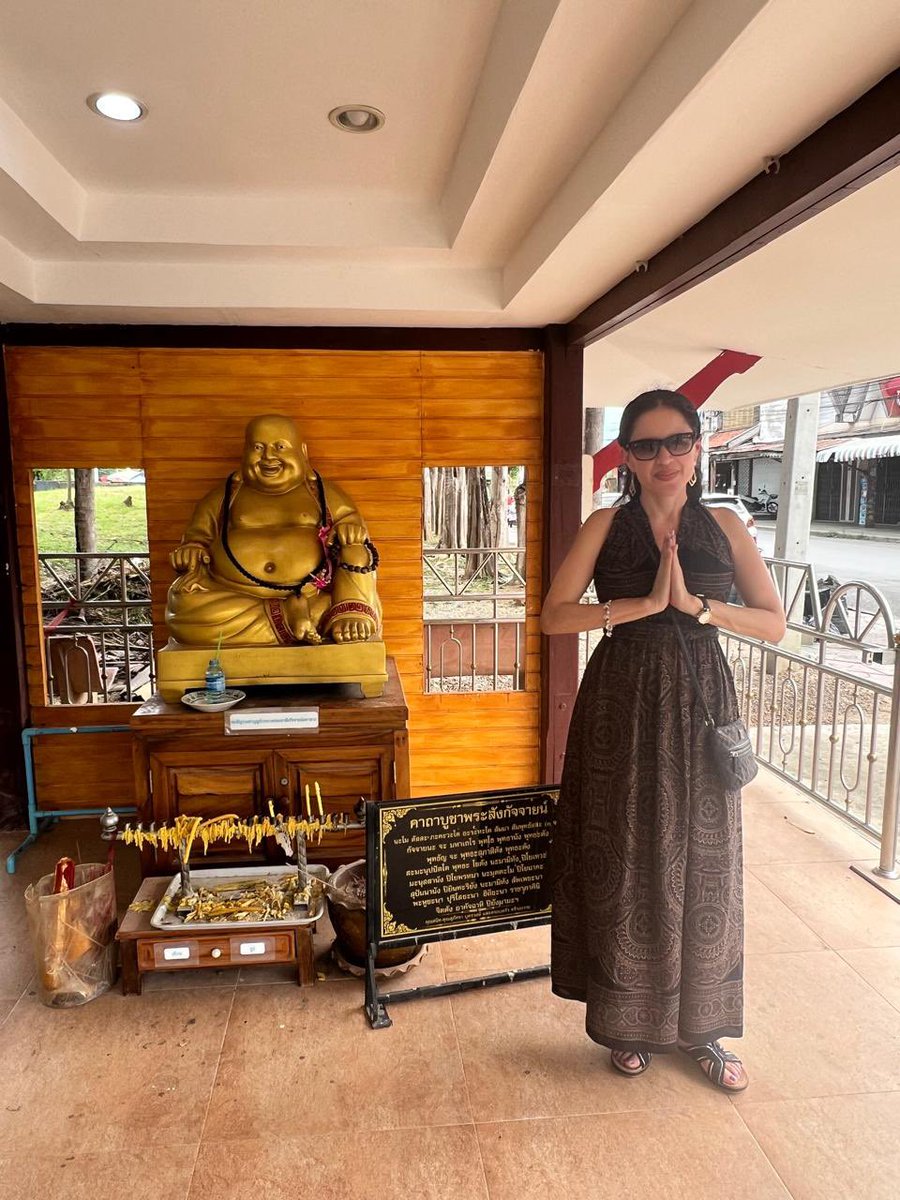AleidaAzamarA's tweet image. El emblemático Puente sobre el río Kwai, #BANGKOK 🇹🇭, parte del tristemente célebre ferrocarril Birmania-Tailandia, construido durante la Segunda Guerra Mundial por prisioneros de guerra bajo ocupación japonesa. Un lugar donde el paisaje es hermoso, pero la historia pesa...💣