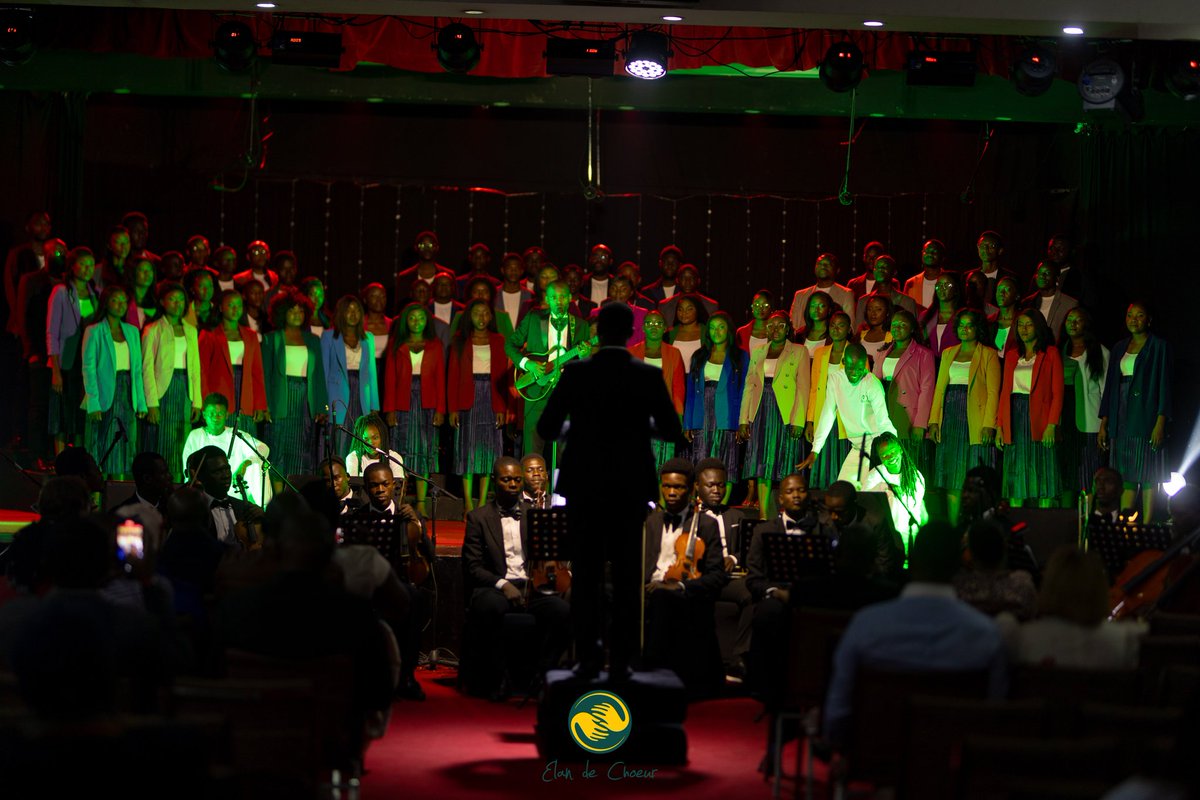 Revivez en images la #7ᵉ édition du concert caritatif #ÉlandeChœur, tenue vendredi dernier à #Showbuzz.✨🎶