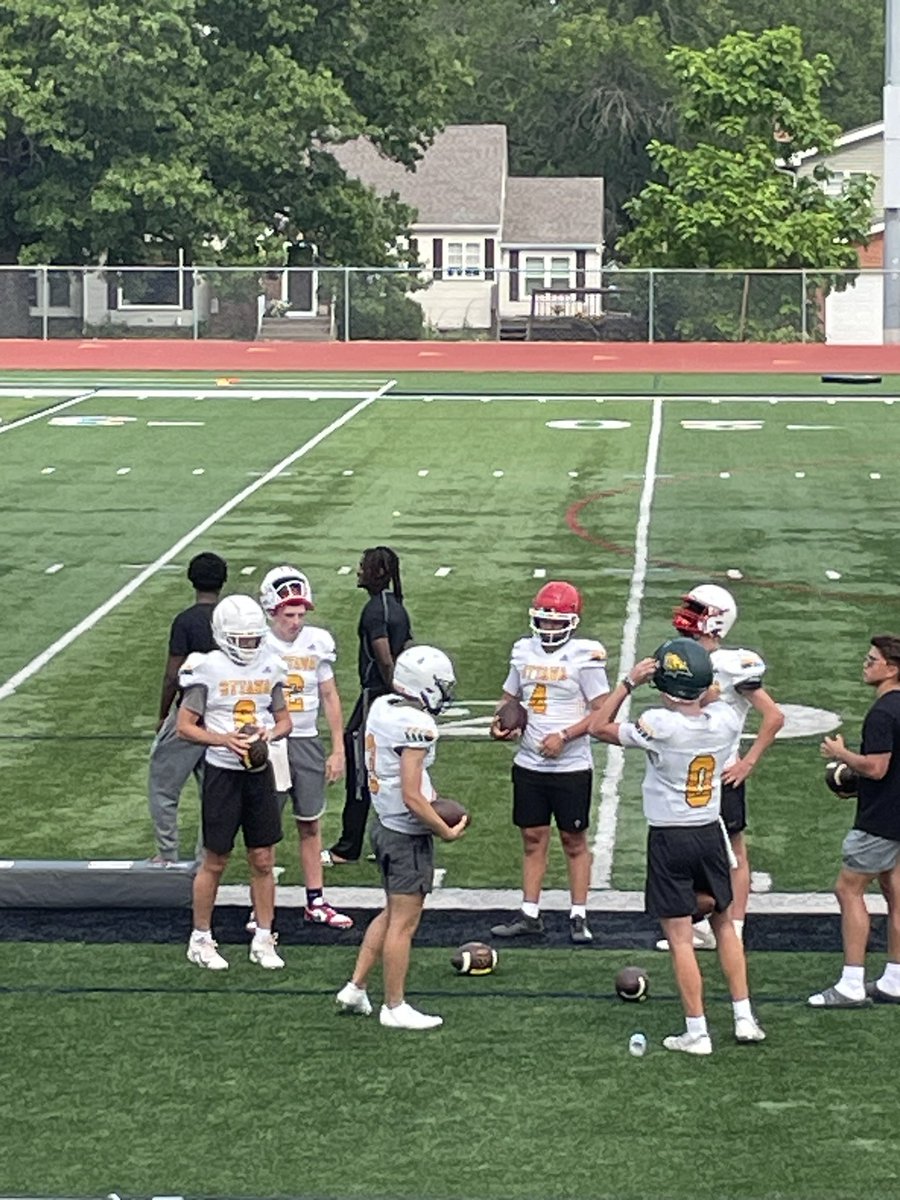 Lando_schillyqb's tweet image. Thanks for the amazing camp @CoachNickDavis @Coach_CAnderson