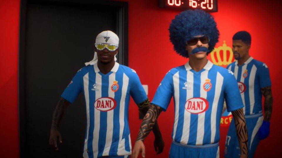 RCDETwClubesPro's tweet image. Bon dia, PERIQUES! 🐦
Us deixem algunes fotos del darrer match perquè reviviu dels millors moments! 😎📸
#RCDETW