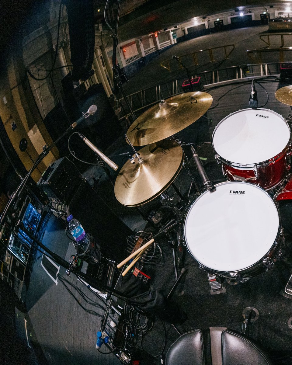 PIXIES's tweet image. Dave's drums ready for Philly night 1 tonight...
TONIGHT鈥檚 SHOW: 馃獝Bossanova x Trompe Le Monde set 馃Э
馃搷 The Fillmore Philadelphia, PA
馃晼 Times:
Doors open: 7pm
@KurtVile & The Violators: 8pm
PIXIES: 9:20pm