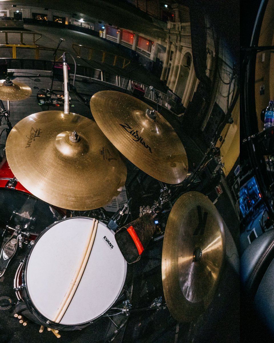 PIXIES's tweet image. Dave's drums ready for Philly night 1 tonight...
TONIGHT鈥檚 SHOW: 馃獝Bossanova x Trompe Le Monde set 馃Э
馃搷 The Fillmore Philadelphia, PA
馃晼 Times:
Doors open: 7pm
@KurtVile & The Violators: 8pm
PIXIES: 9:20pm