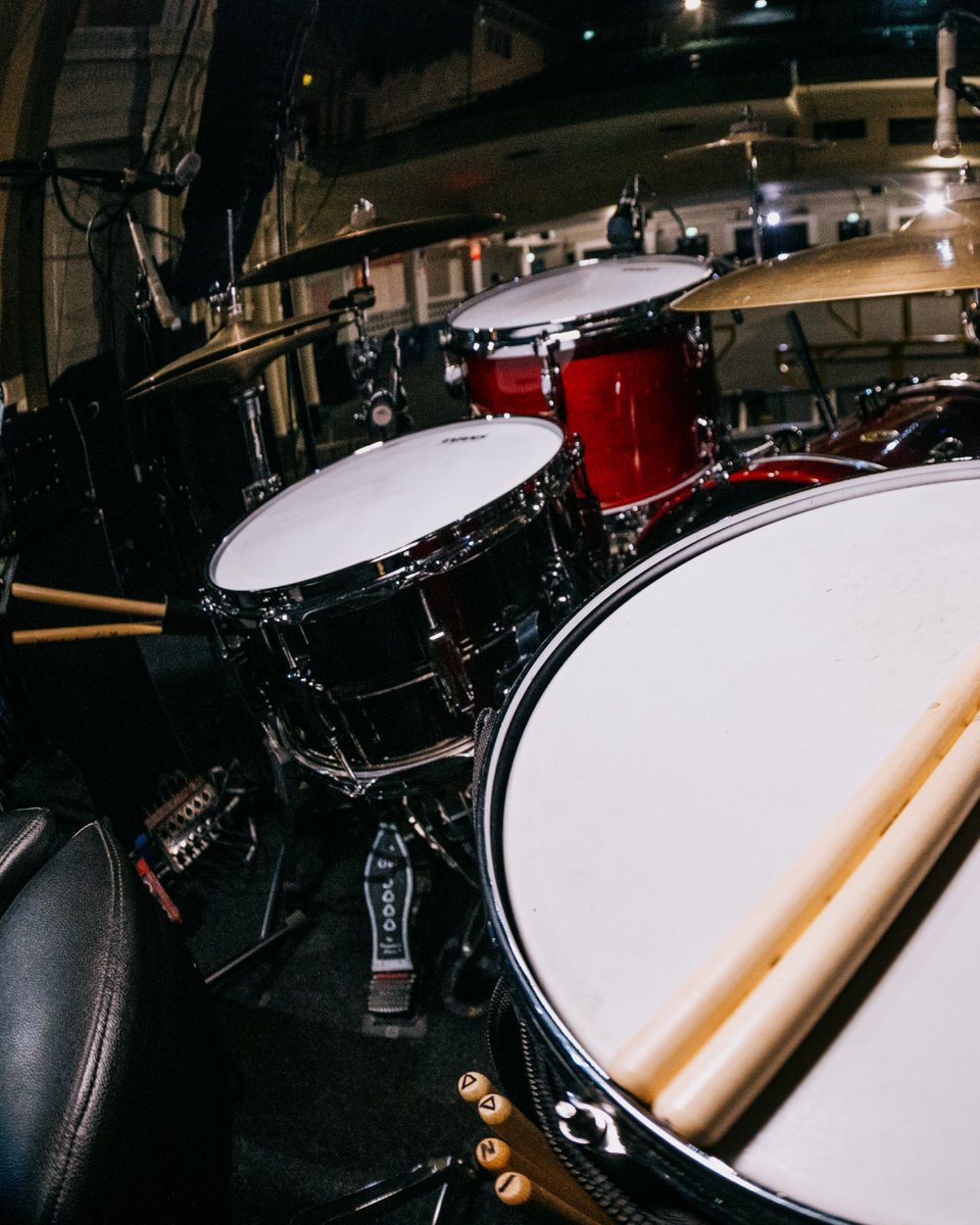 PIXIES's tweet image. Dave's drums ready for Philly night 1 tonight...
TONIGHT鈥檚 SHOW: 馃獝Bossanova x Trompe Le Monde set 馃Э
馃搷 The Fillmore Philadelphia, PA
馃晼 Times:
Doors open: 7pm
@KurtVile & The Violators: 8pm
PIXIES: 9:20pm
