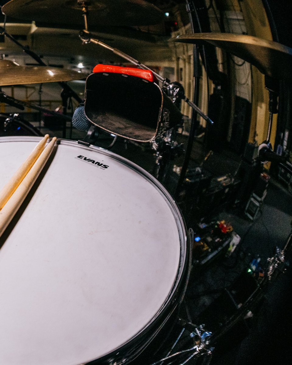 PIXIES's tweet image. Dave's drums ready for Philly night 1 tonight...
TONIGHT鈥檚 SHOW: 馃獝Bossanova x Trompe Le Monde set 馃Э
馃搷 The Fillmore Philadelphia, PA
馃晼 Times:
Doors open: 7pm
@KurtVile & The Violators: 8pm
PIXIES: 9:20pm