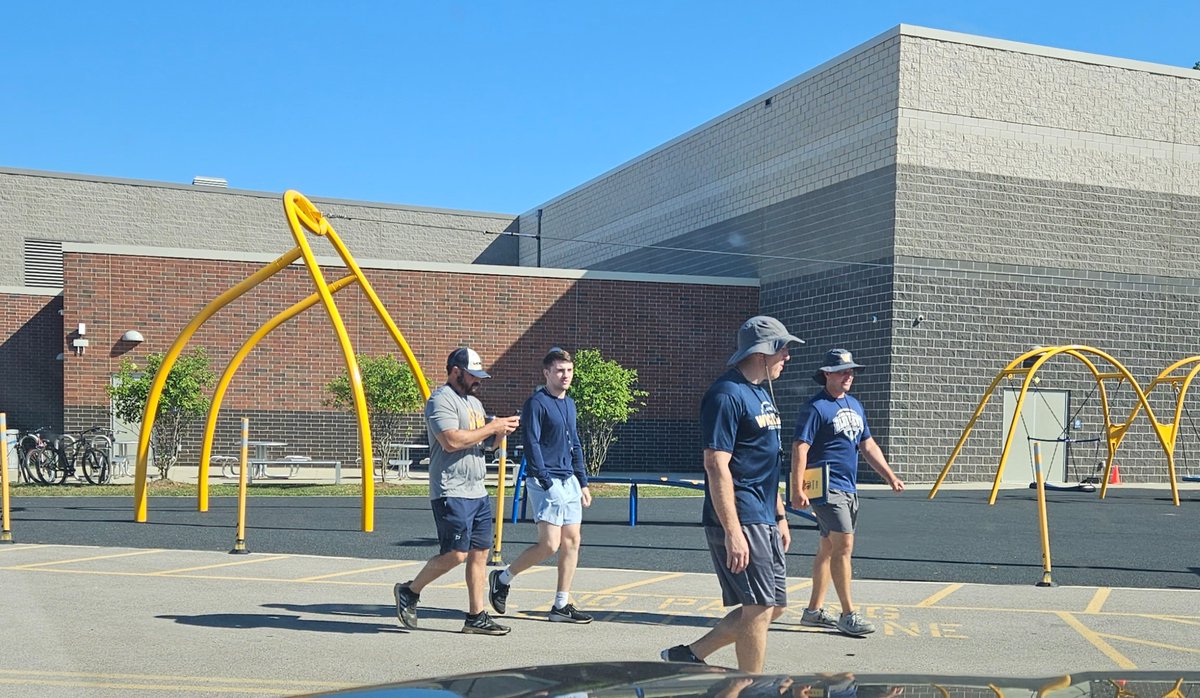 igo2alotofHSFB's tweet image. Hey @CVC_Athletics look out for my @WickBDFootball 
Coaches getting the boys ready for 2025 season! Go Blue Devils 😈 💙 
@WHS_Blue_Devils @WFPC2022 
#devilup