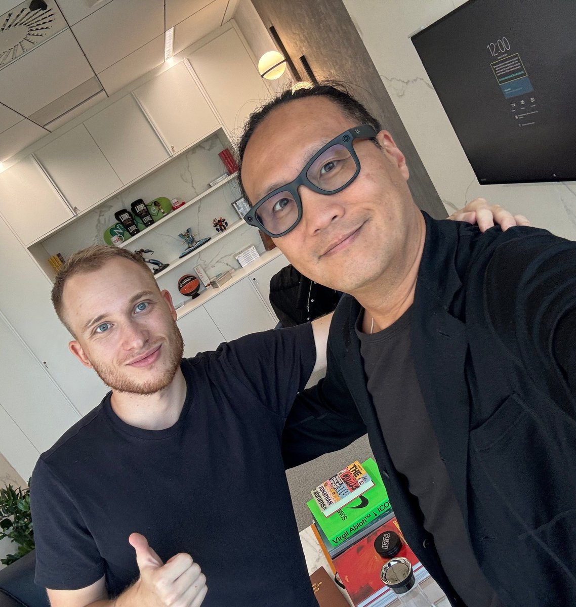 Had the pleasure of learning from <a href="/DidacLee/">Dídac</a>, Spain's top investor. 

Former FC Barcelona board member and now founder of Galdana Ventures (€1.8 billion in assets). 

One of the most charismatic and humble people I've met.

After our conversation, he gifted me some books to read