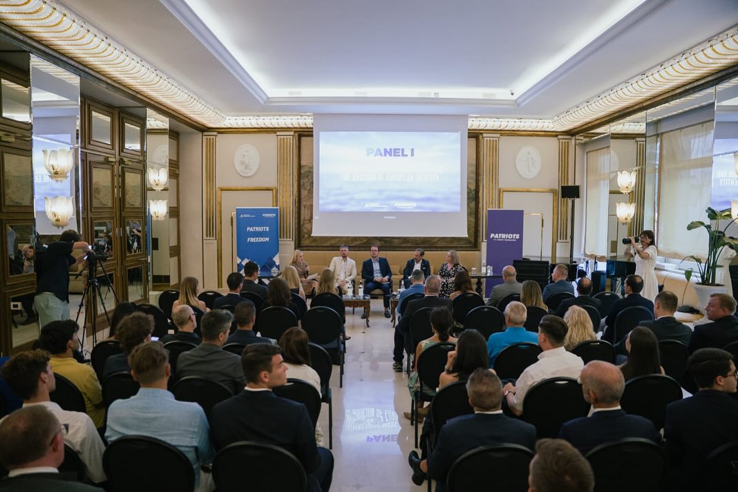 DanieleScalea's tweet image. Ieri all'evento di @PfEFoundation e @alapjogokert a Roma.
Ho parlato del referendum cittadinanza bocciato dagli italiani: a conti fatti, solo il 19% ha votato per la cittadinanza facile. Ma nemmeno la legge attuale va bene: l'Italia è sempre tra i paesi UE che danno più…