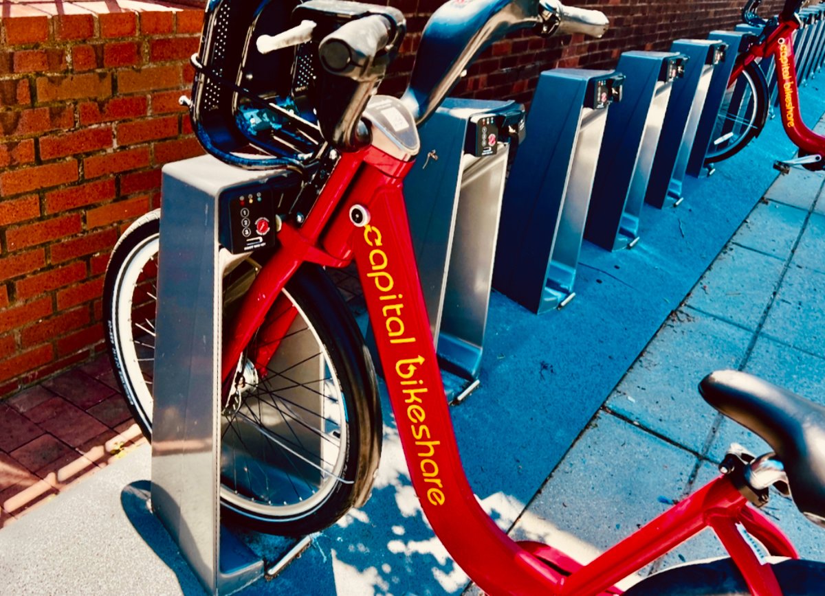 wmata's tweet image. It’s a beautiful day for a bike ride!
Eligible SmarTrip in mobile wallet customers can get ten free 45-minute classic bike rides with @bikeshare. 🚲
Learn more: link.wmata.com/M5gz50VUwvV