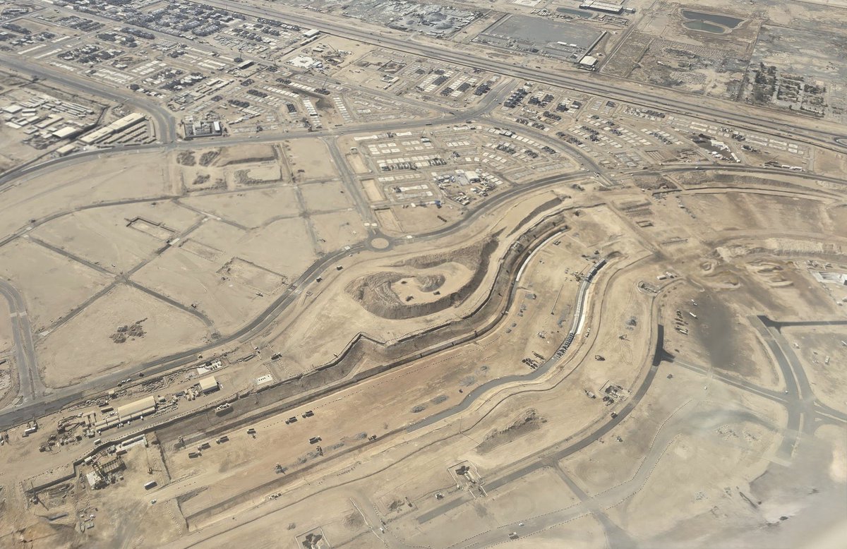 first_1ine's tweet image. 🏗️ الأعمال الإنشائية في مشروع #مرافي شمال جدة 

• أطول قناة مائية بالعالم 11كلم
• عرض 100م
• مرافق ترفيهية وفندقية وسكنية

#صندوق_الاستثمارات_العامة