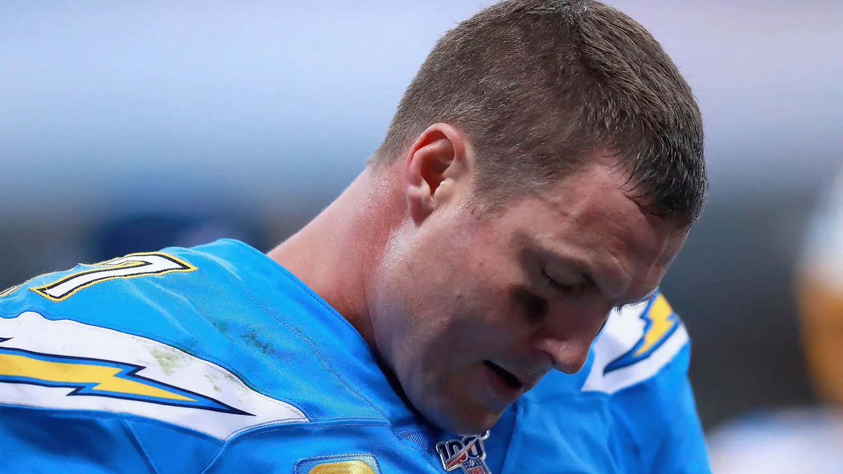 barstoolsports's tweet image. Get Choked Up This Morning Watching Philip Rivers Reunite With His Old Linemen buff.ly/JIeYISU