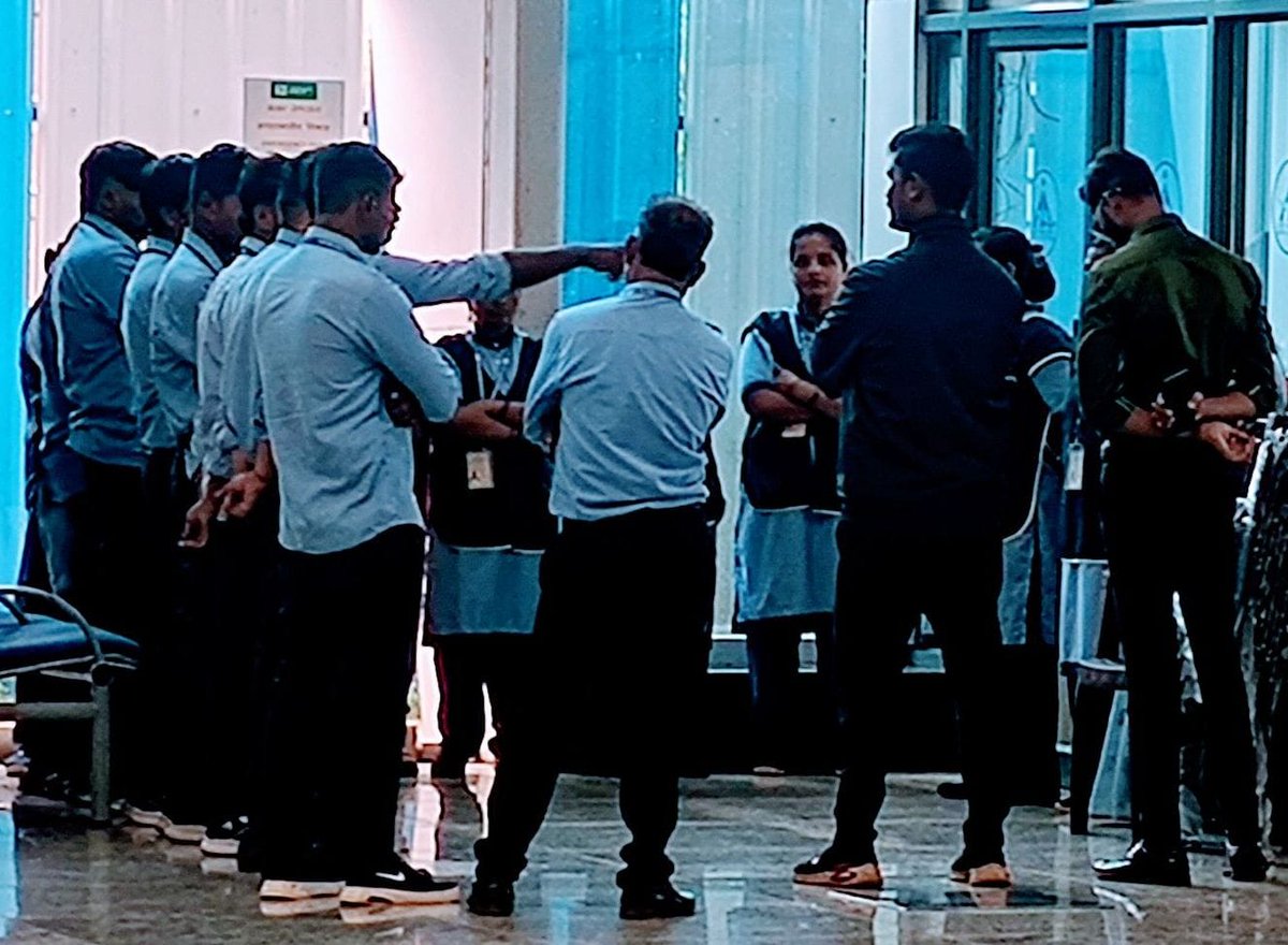 ಹುಬ್ಬಳ್ಳಿ ವಿಮಾನನಿಲ್ದಾಣ: Hubballi Airport (@aaihbxairport) on Twitter photo Proper planning and team work are the key factors to ensure best result for any work. Team Agile and housekeeping team at Hubballi Airport are also committed to give their best and conduct meeting in each shift before they commence their work.
<a href="/AAI_Official/">Airports Authority of India</a> <a href="/AAIRHQSR/">Regional Executive Director AAI Southern Region</a> <a href="/aairedsr/">RED SR</a> Proper planning and team work are the key factors to ensure best result for any work. Team Agile and housekeeping team at Hubballi Airport are also committed to give their best and conduct meeting in each shift before they commence their work.
<a href="/AAI_Official/">Airports Authority of India</a> <a href="/AAIRHQSR/">Regional Executive Director AAI Southern Region</a> <a href="/aairedsr/">RED SR</a>